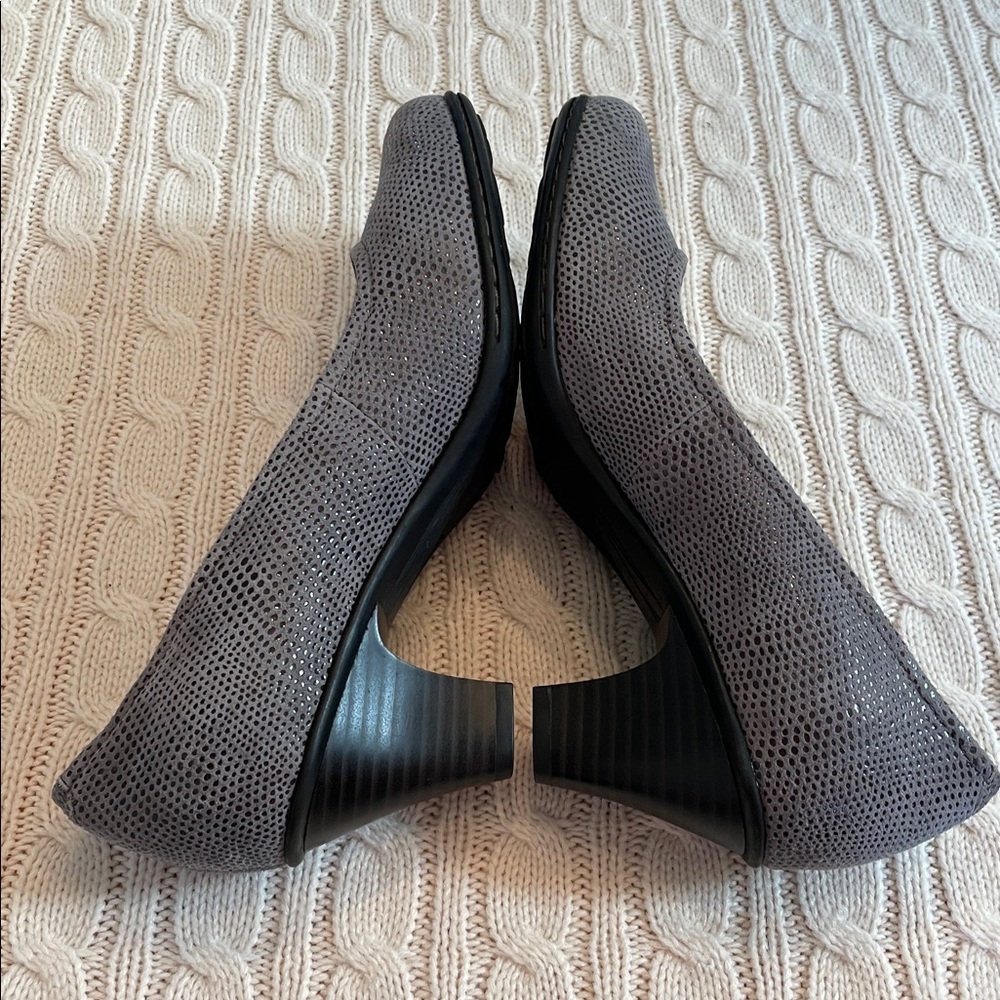 NWOT Earth Bijou 8B grey print leather suede pumps sparkle 2” heel cushion sole - Picture 9 of 15